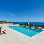 Kallixeni Villa *