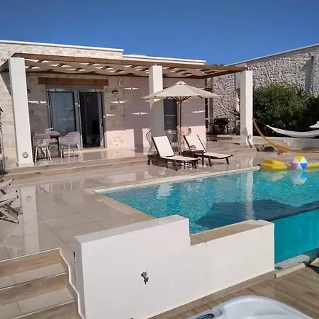 Kallixeni Villa *
